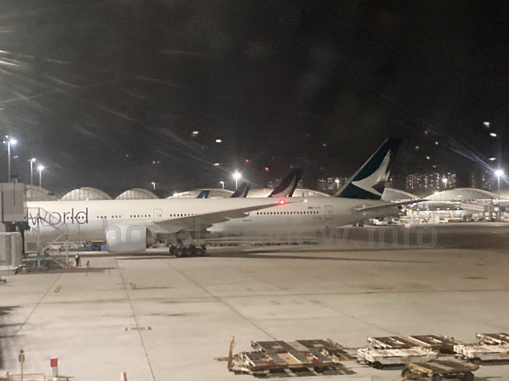 香港国際空港に止まるキャセイパシフィック航空の機体
