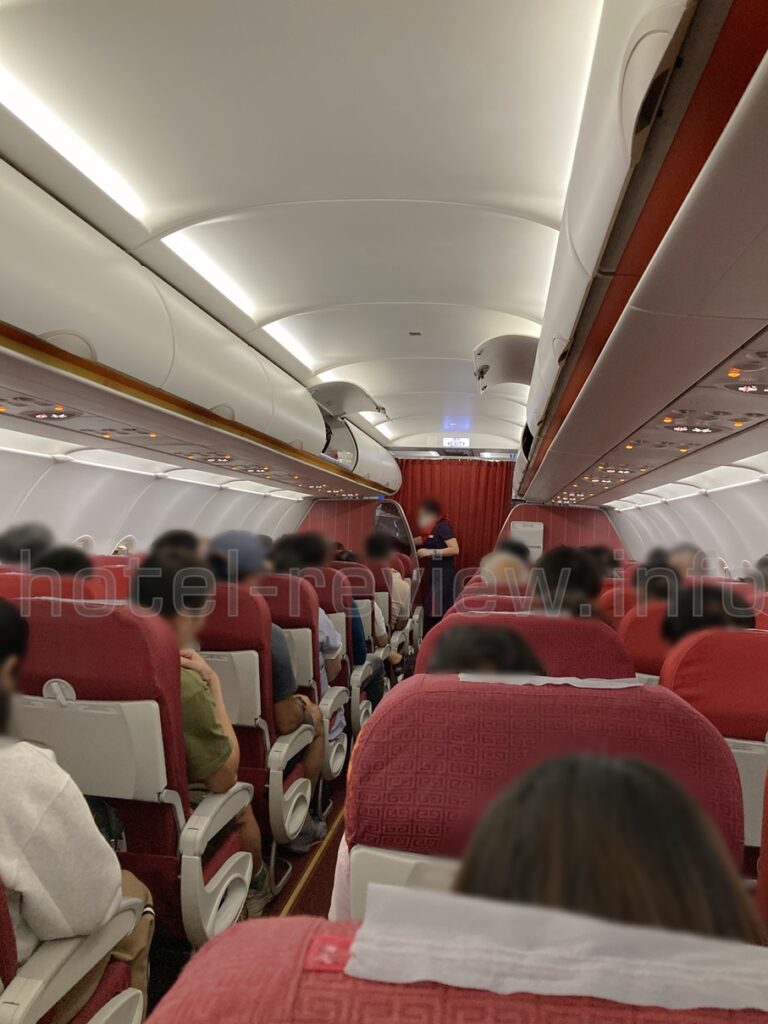 香港航空A320型機エコノミークラスの機内