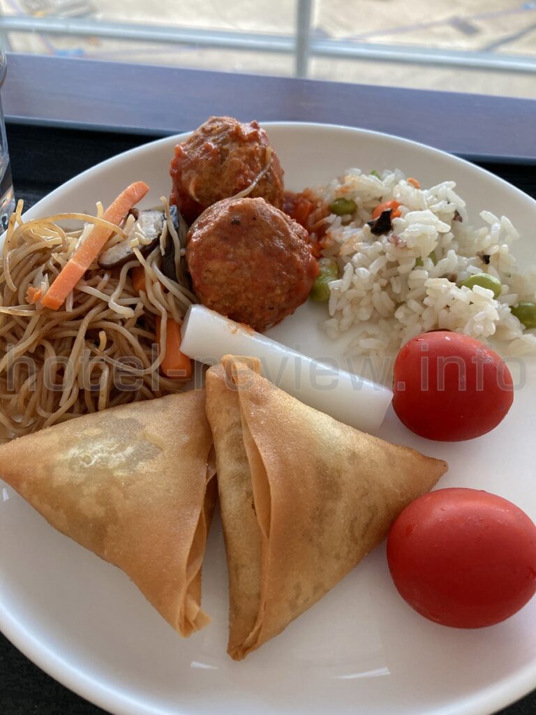 香港国際空港のプラザプレミアラウンジの食事