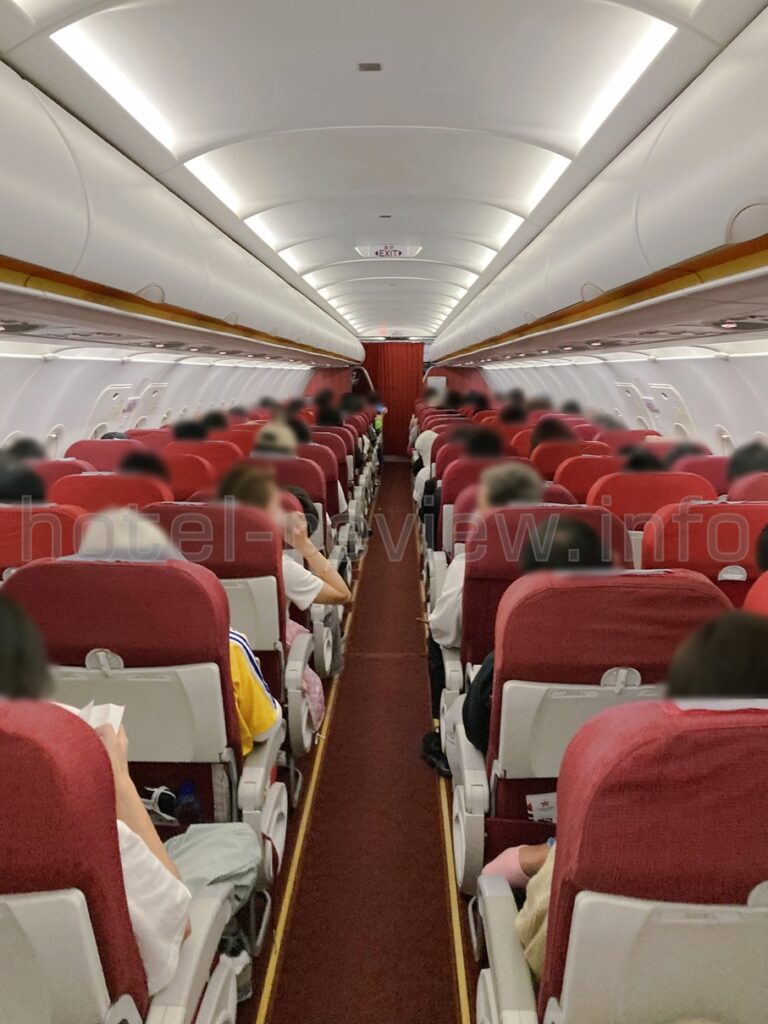 香港航空エコノミークラスの機内