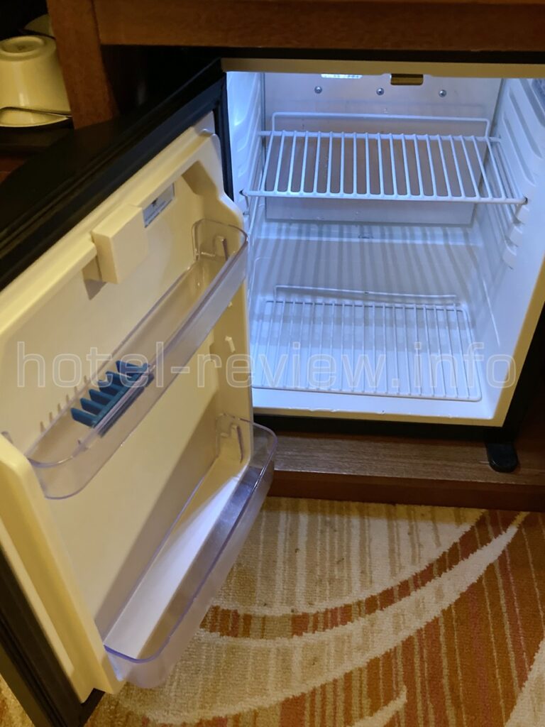 ハイアットリージェンシー沖縄の客室冷蔵庫