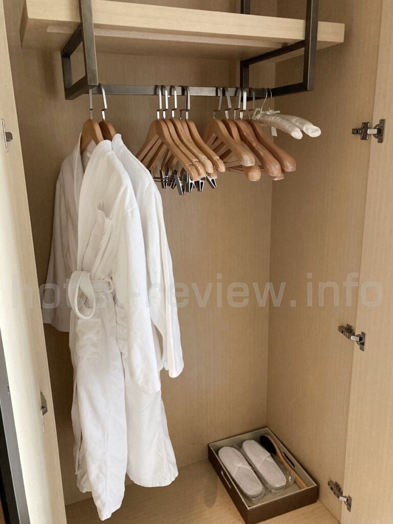 ヒルトン泉州の客室クローゼット