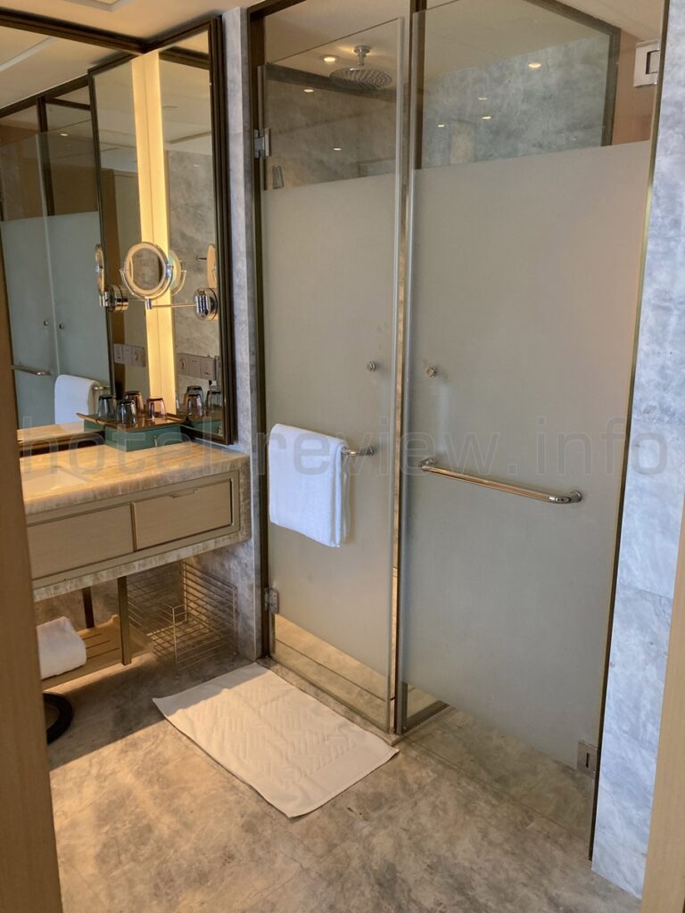 ヒルトン泉州の客室バスルーム