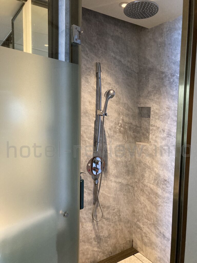 ヒルトン泉州の客室シャワールーム