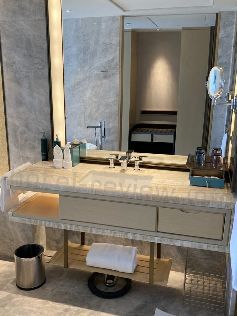 ヒルトン泉州のバスルーム