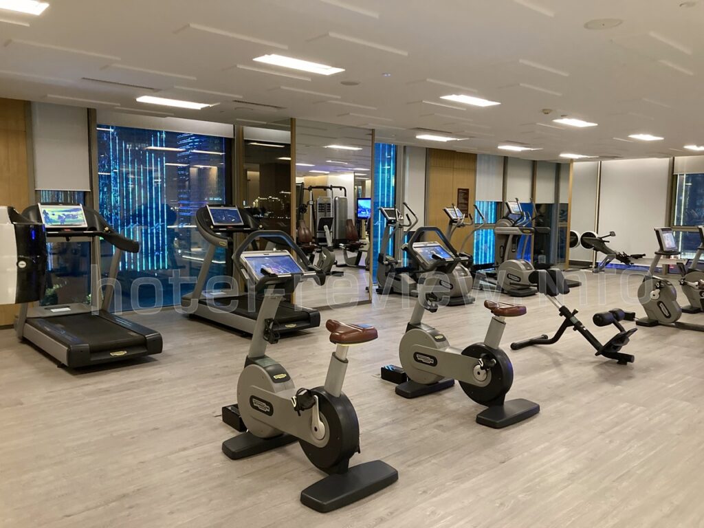 ヒルトン泉州のジム