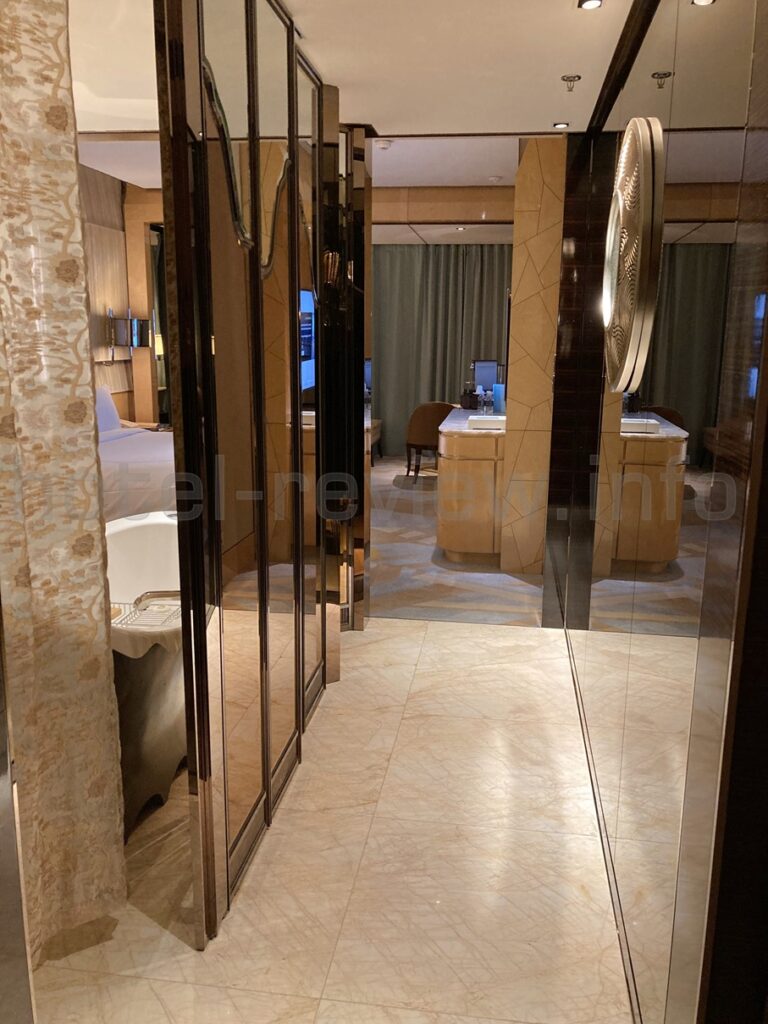 リッツカールトン上海浦東ホテルの客室内部