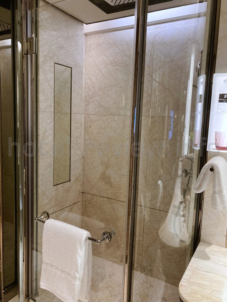 リッツカールトン上海浦東ホテルの客室バスルーム