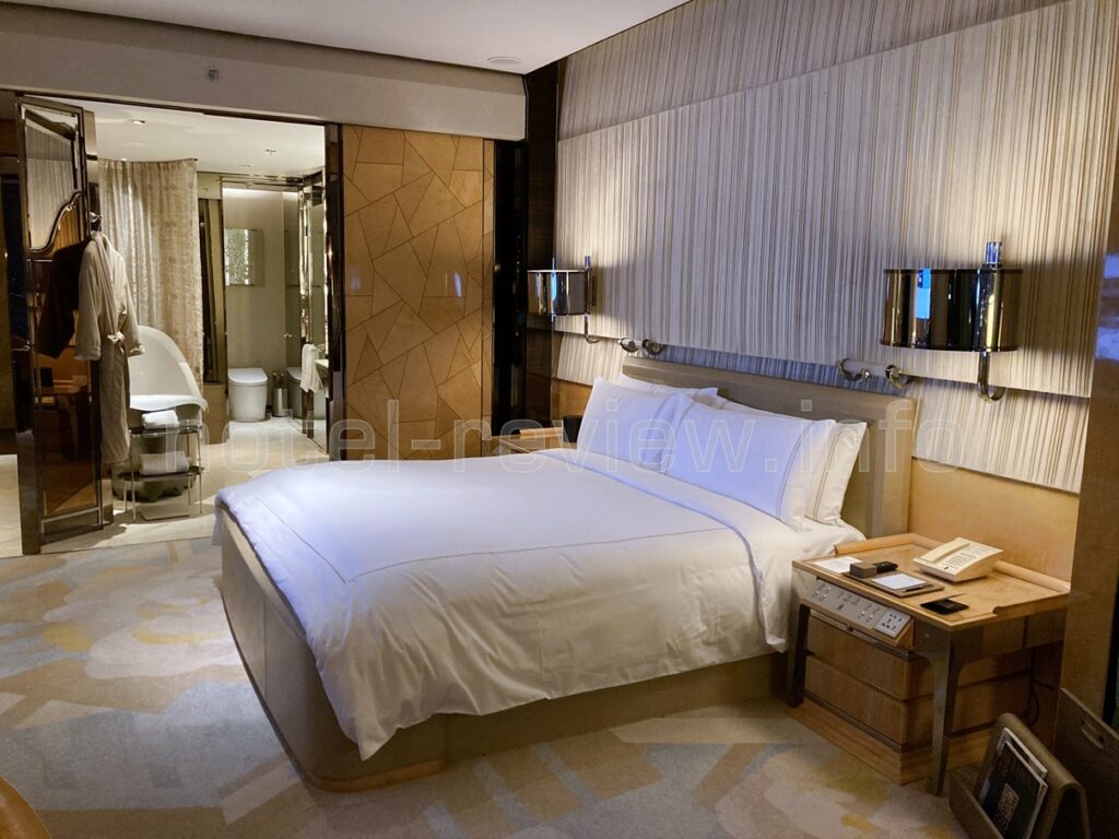 リッツカールトン上海浦東ホテルのベッドルーム