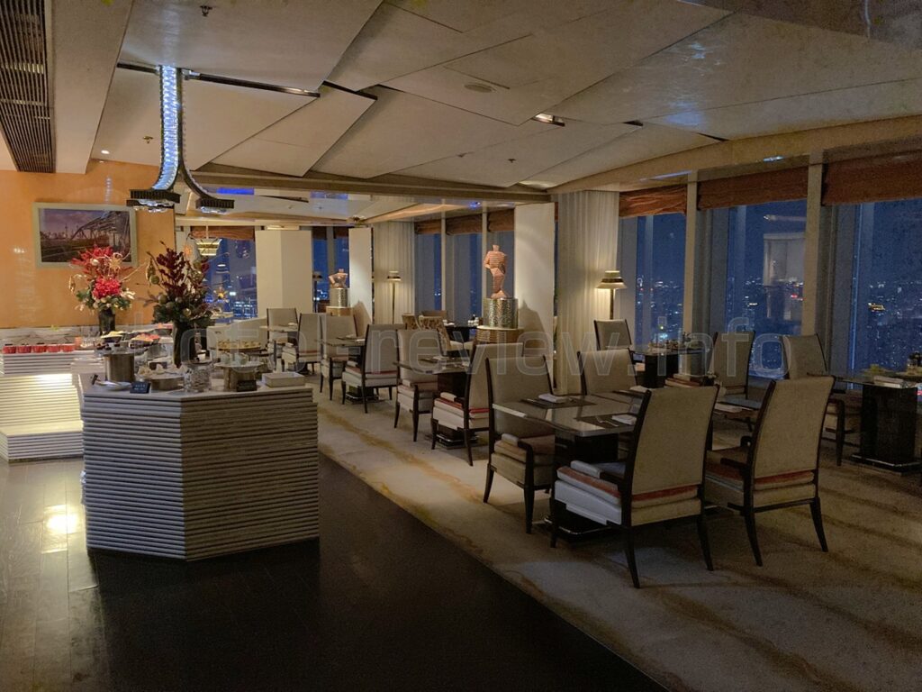 リッツカールトン上海浦東ホテルのエグゼクティブラウンジ内部