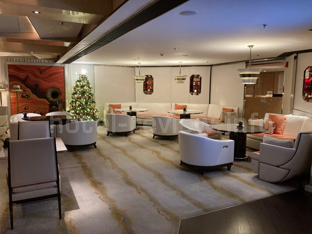 リッツカールトン上海浦東ホテルのエグゼクティブラウンジ内部