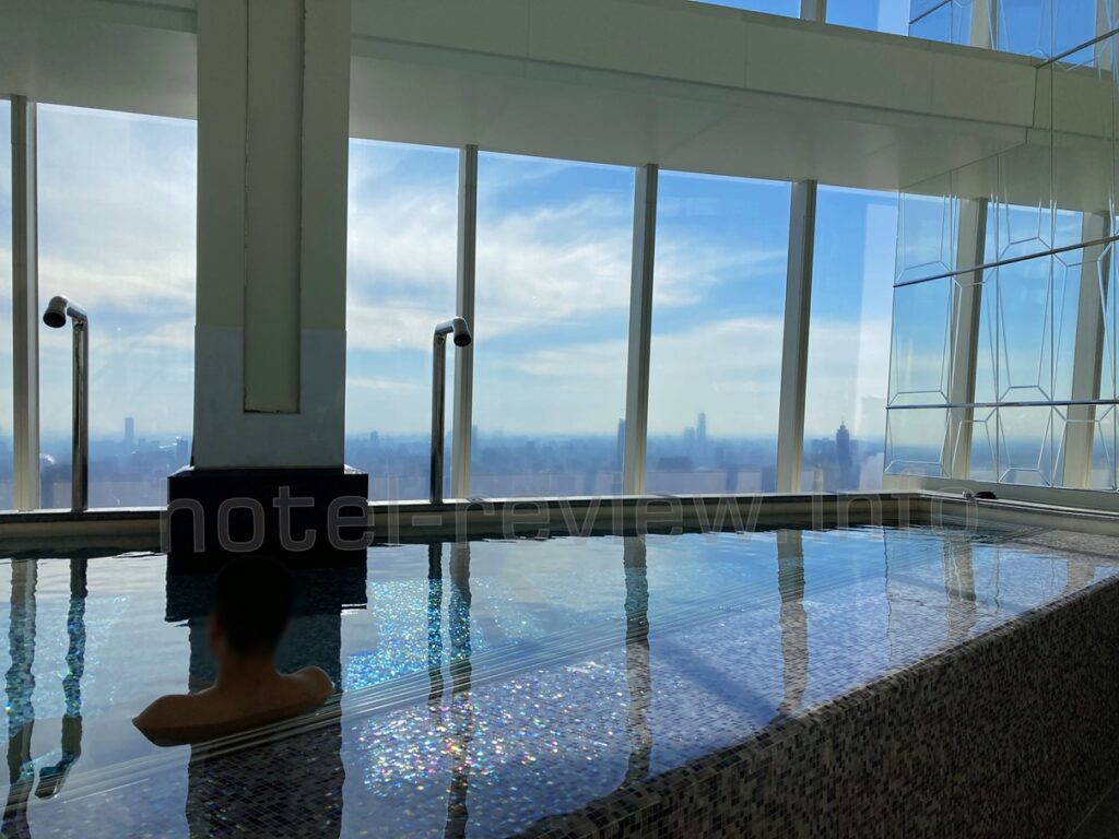 リッツカールトン上海浦東のプール