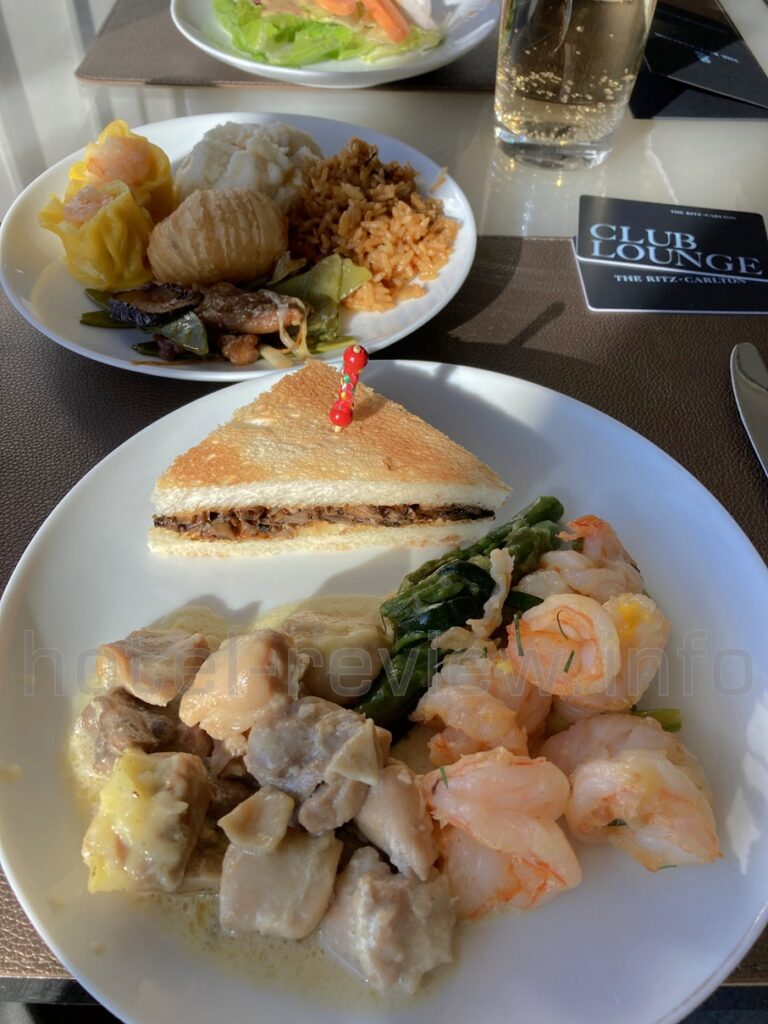 リッツカールトン上海浦東のラウンジでの朝食