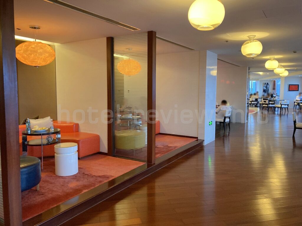 ルネッサンス北京キャピタルホテルのラウンジ内部