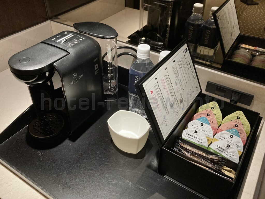 横浜ベイシェラトンホテルの客室のコーヒーメーカー