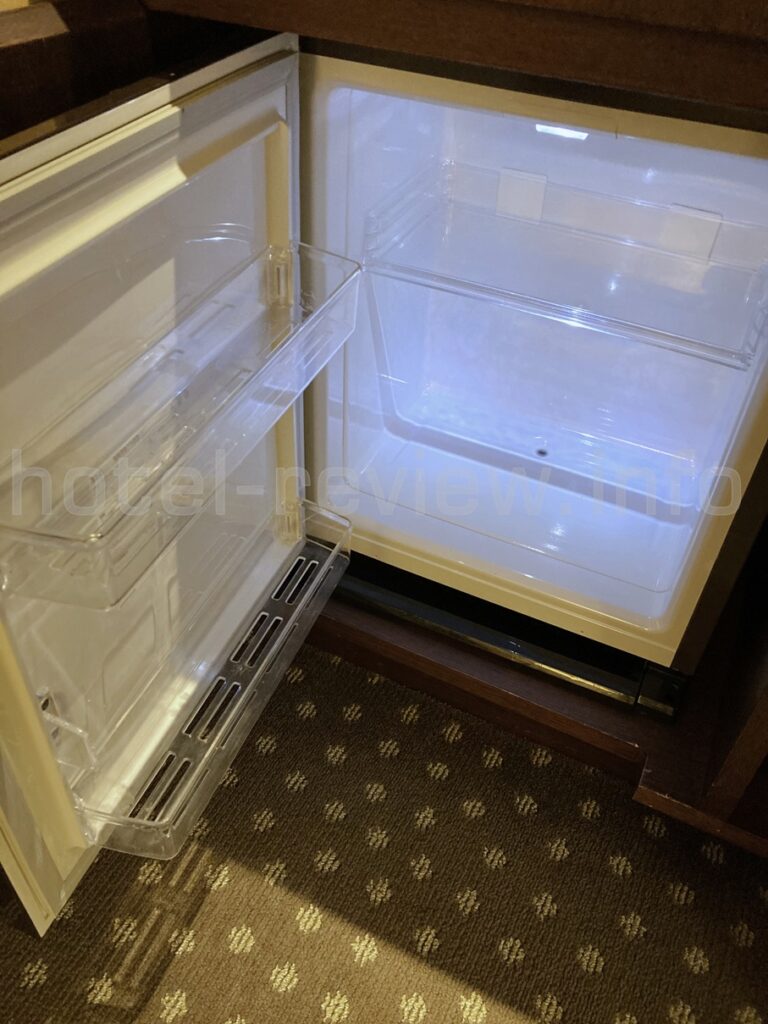 横浜ベイシェラトンホテルの客室冷蔵庫