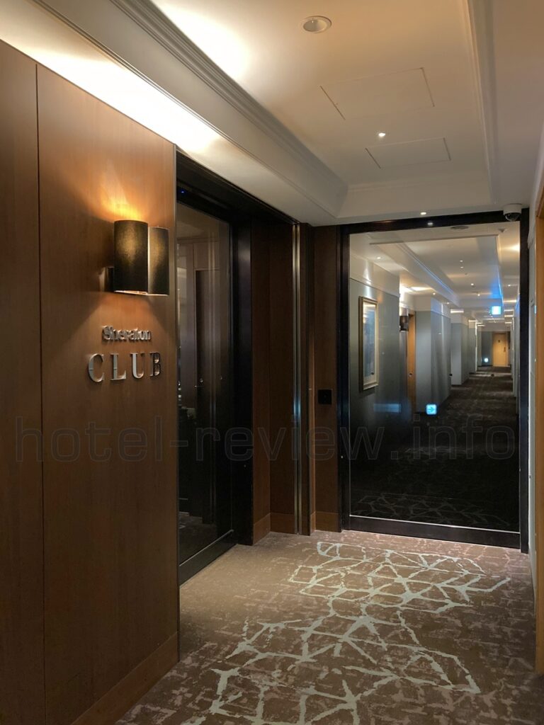 横浜ベイシェラトンのクラブラウンジ入口
