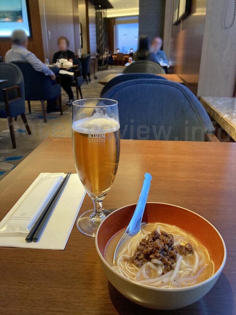 横浜ベイシェラトンのクラブラウンジの食事