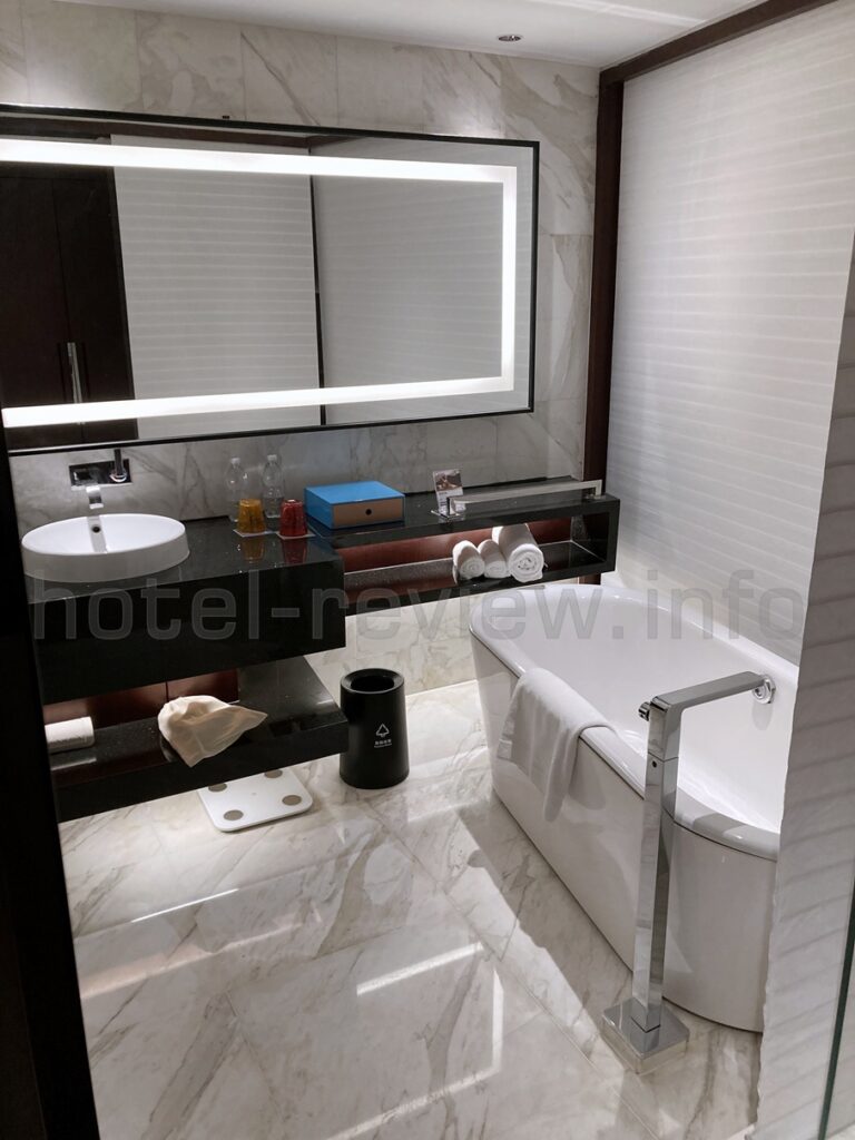 ルネッサンス北京キャピタルホテルのバスルーム