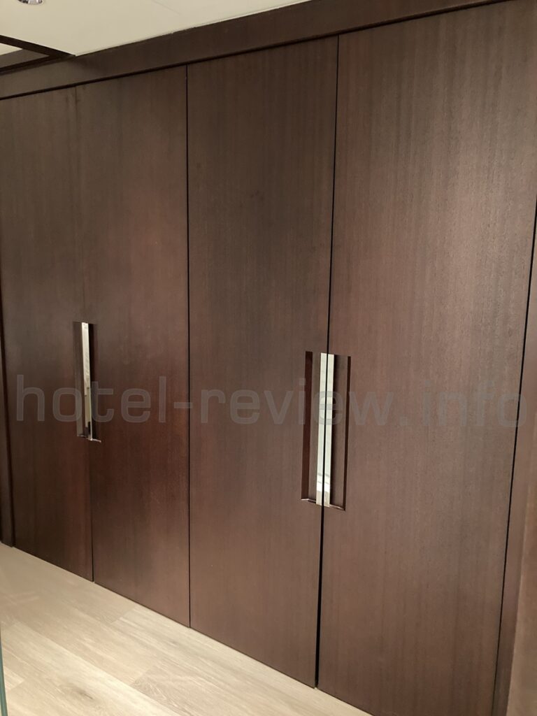 ルネッサンス北京キャピタルホテルの客室クローゼット