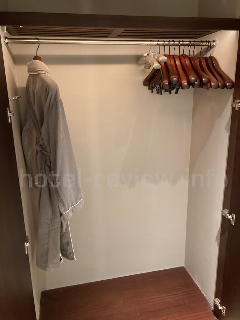 ルネッサンス北京キャピタルホテルの客室クローゼット