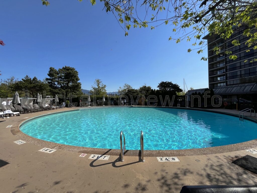 ウェスティンベイショアバンクーバーのプール