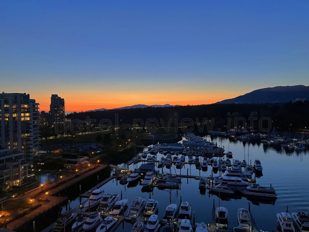 ウェスティンベイショアバンクーバーの部屋からの夕焼け