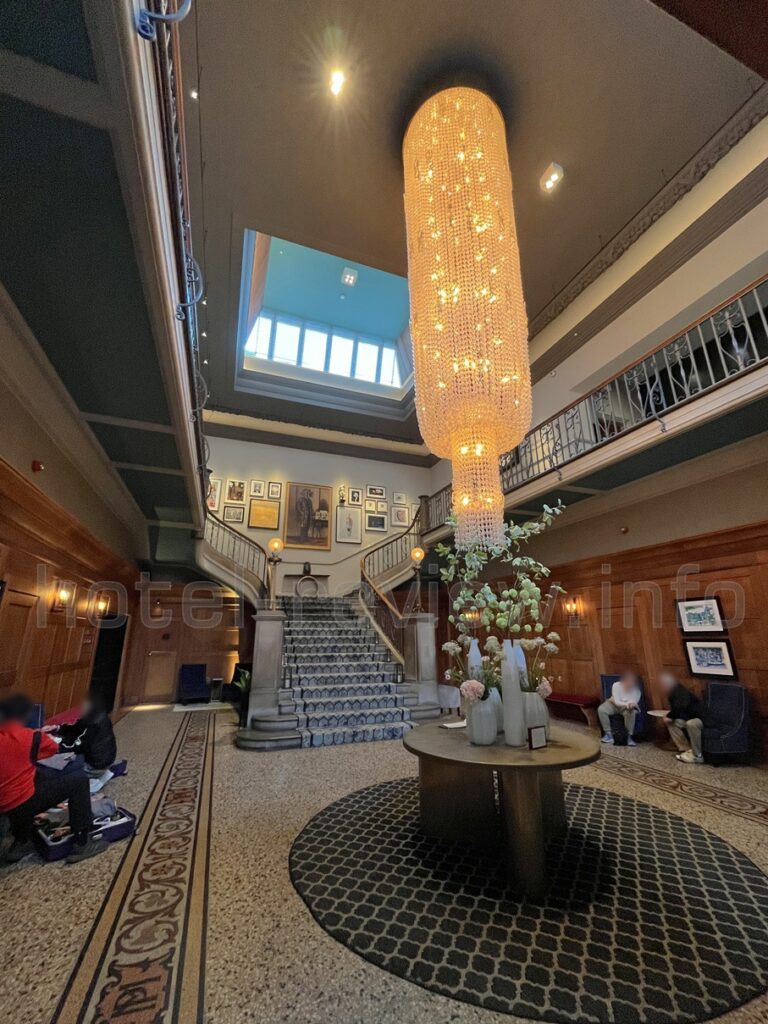 ディクソン・オートグラフコレクションのロビー