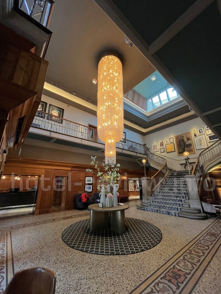 ディクソン・オートグラフコレクションのロビー