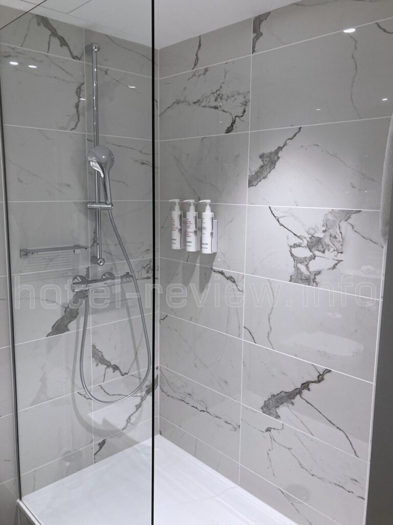 ハンブルクマリオットホテルのバスルーム