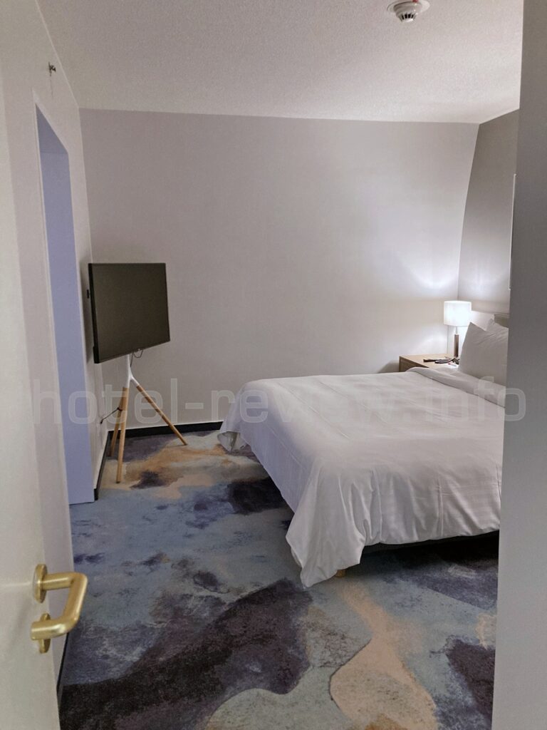 ハンブルクマリオットホテルのベッドルーム