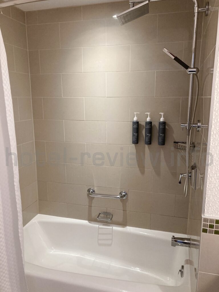 ウェスティンベイショアバンクーバーの客室バスルーム