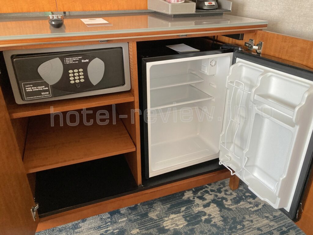 ウェスティンベイショアバンクーバーの客室冷蔵庫