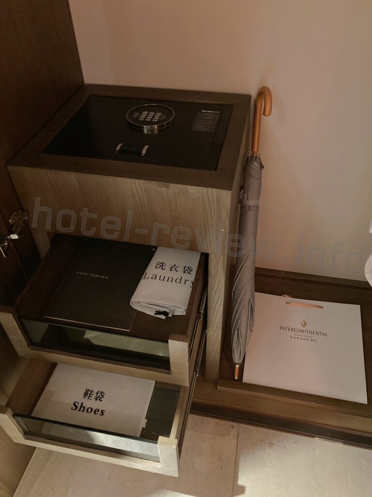 インターコンチネンタル泉州の客室クローゼット