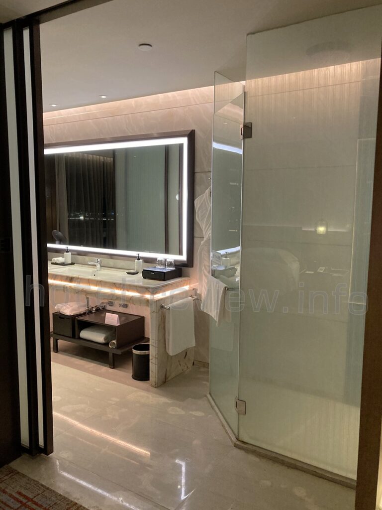 インターコンチネンタル泉州の客室バスルーム