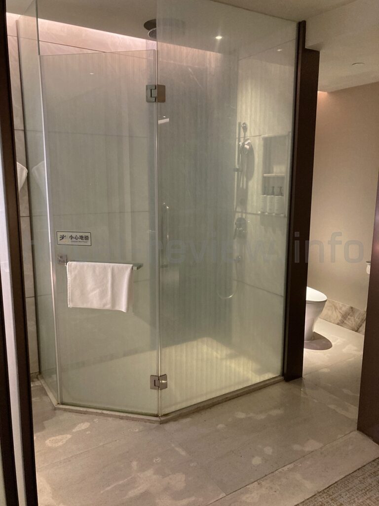 インターコンチネンタル泉州の客室バスルーム