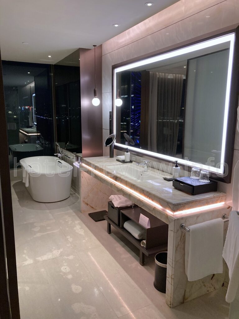 インターコンチネンタル泉州の客室バスルーム