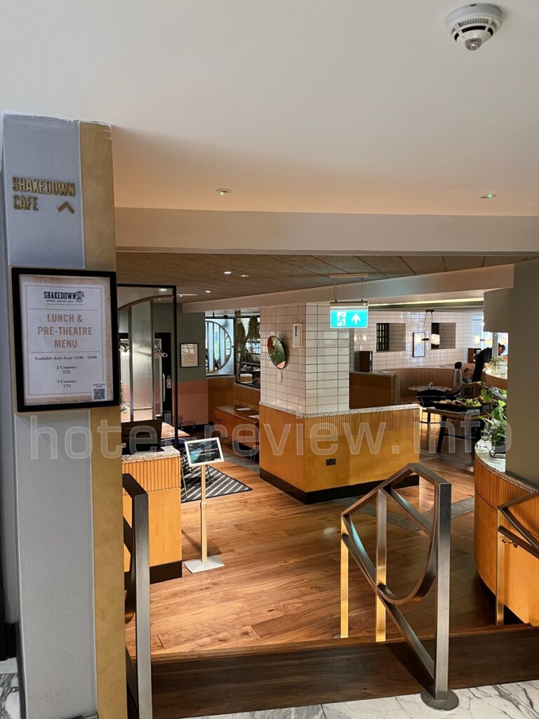 ディクソン・オートグラフコレクションの朝食会場