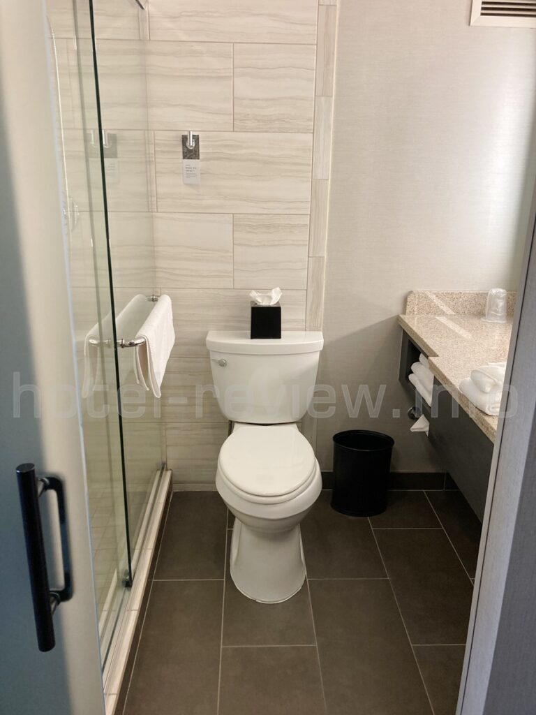 ポートランドマリオットウォーターフロントの客室バスルーム