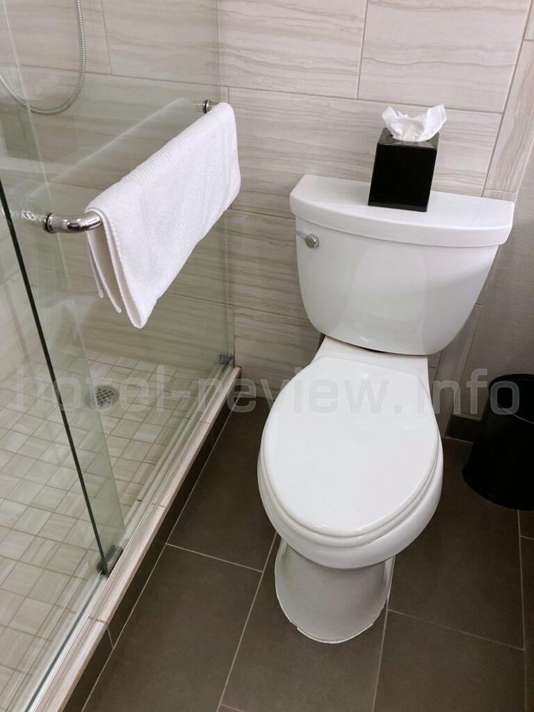 ポートランドマリオットウォーターフロントの客室トイレ