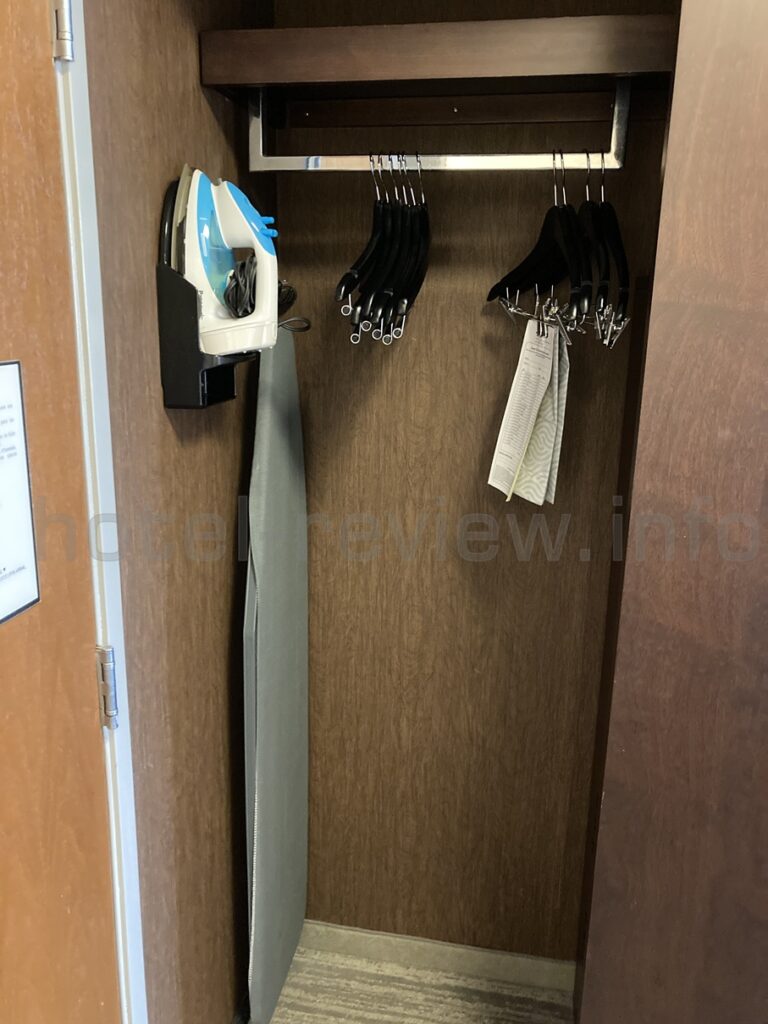 ポートランドマリオットウォーターフロントの客室クローゼット