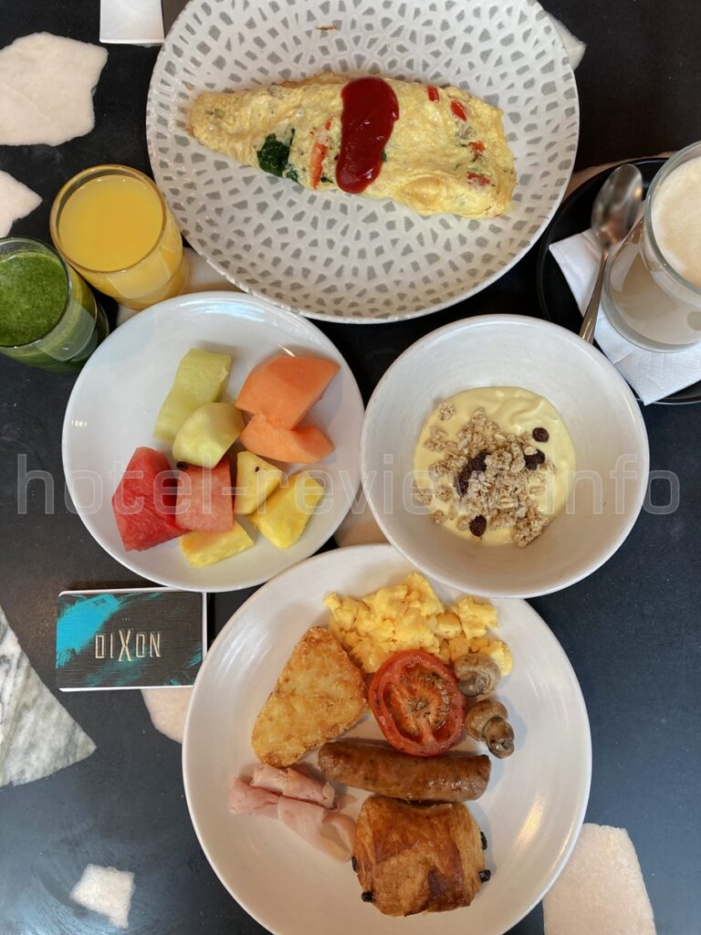 ディクソン・オートグラフコレクションの朝食