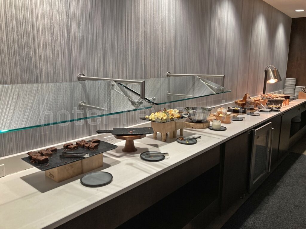 ポートランドマリオットウォーターフロントのラウンジ食事