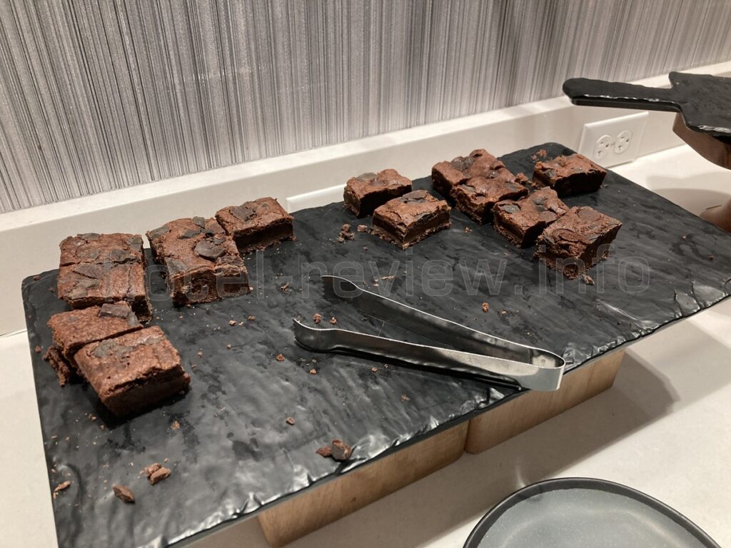 ポートランドマリオットウォーターフロントのラウンジ食事