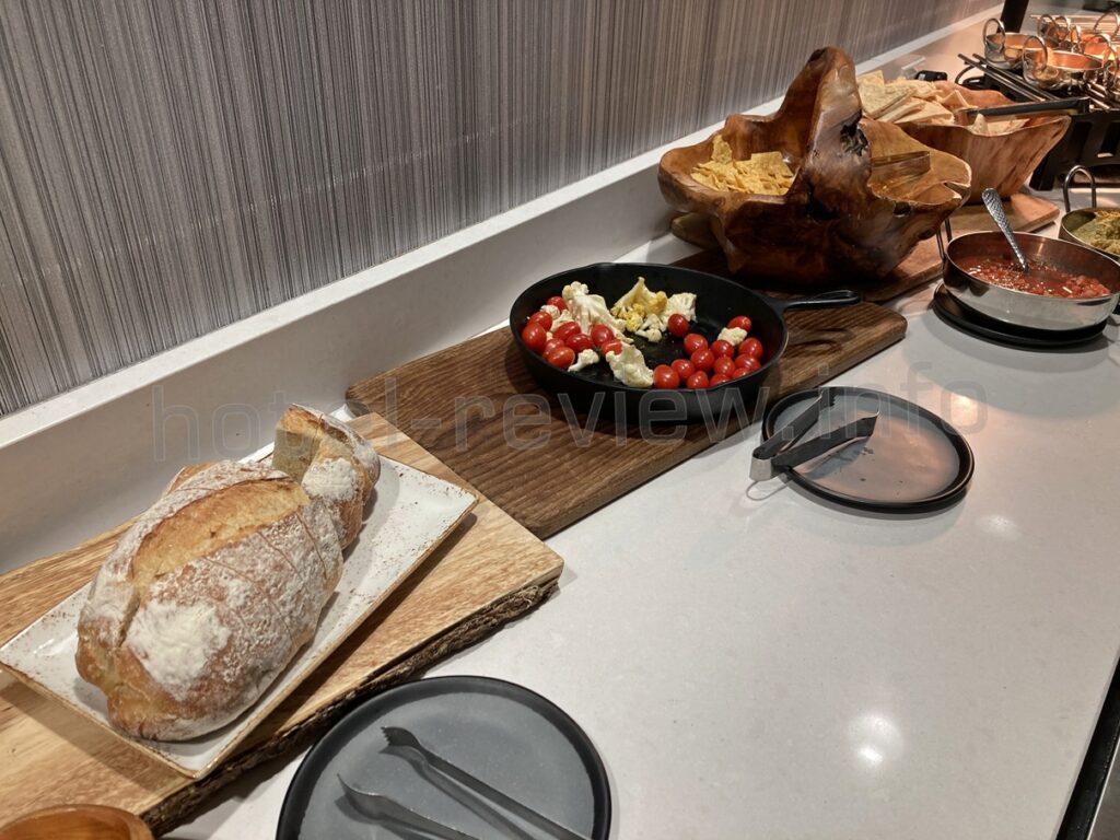 ポートランドマリオットウォーターフロントのラウンジ食事