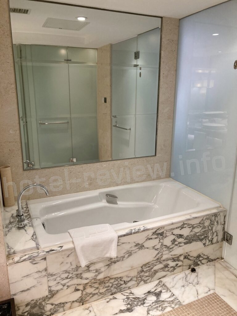 ホテルニューオータニ長富宮のバスタブ