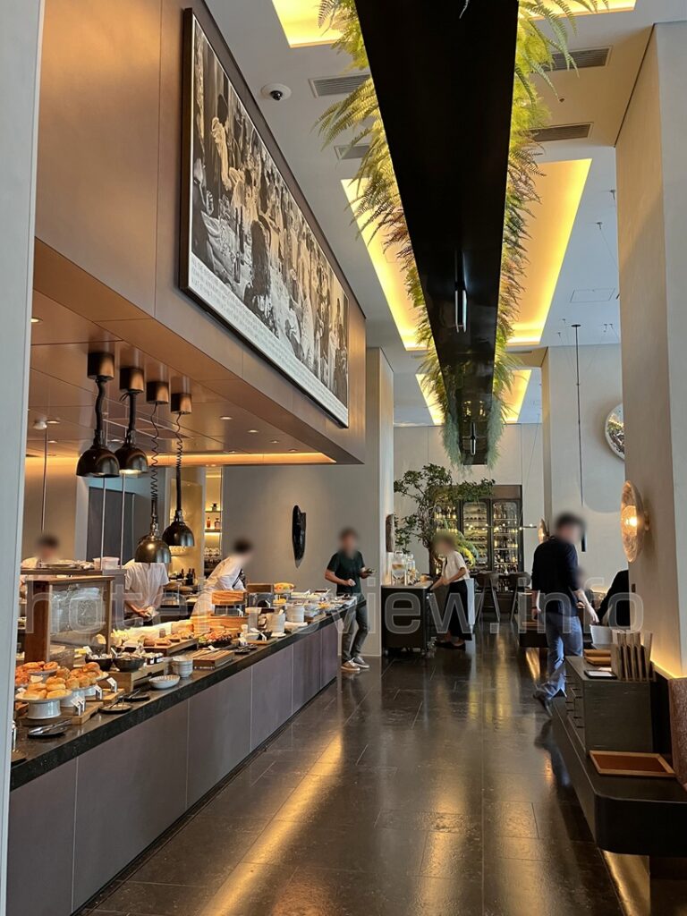 レストラン「ル・プリスティン」