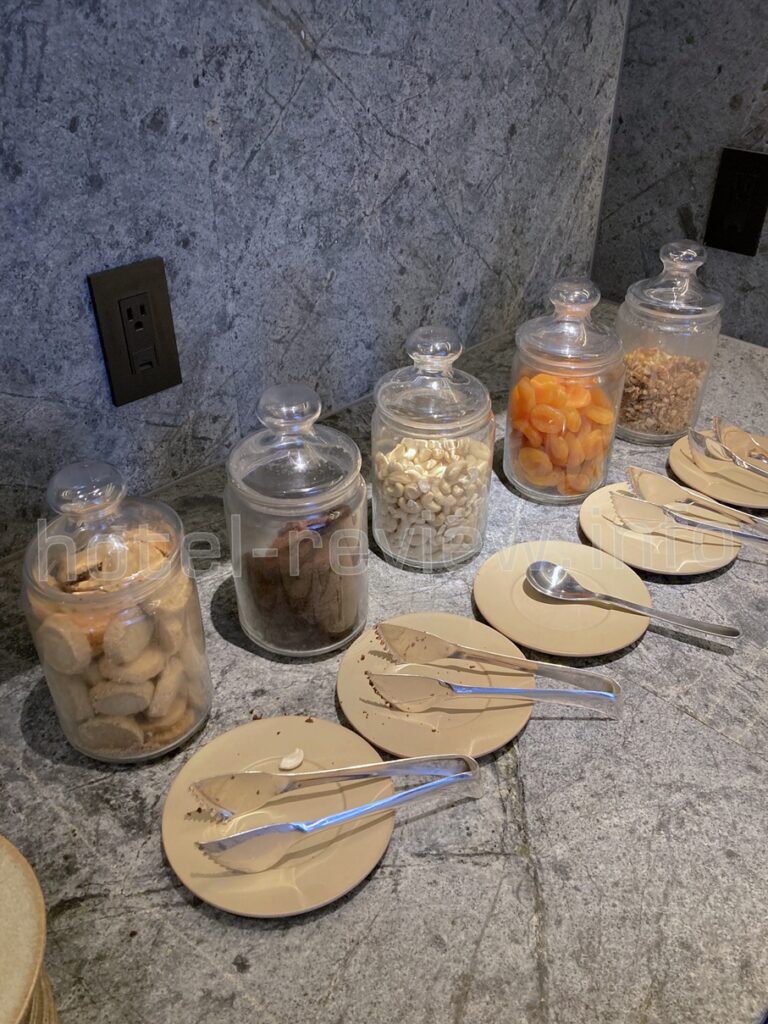 ホテル虎ノ門ヒルズのラウンジ軽食