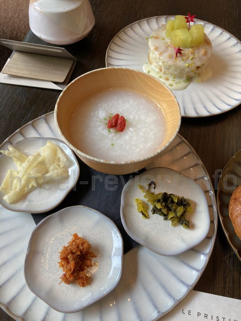 レストラン「ル・プリスティン」での朝食