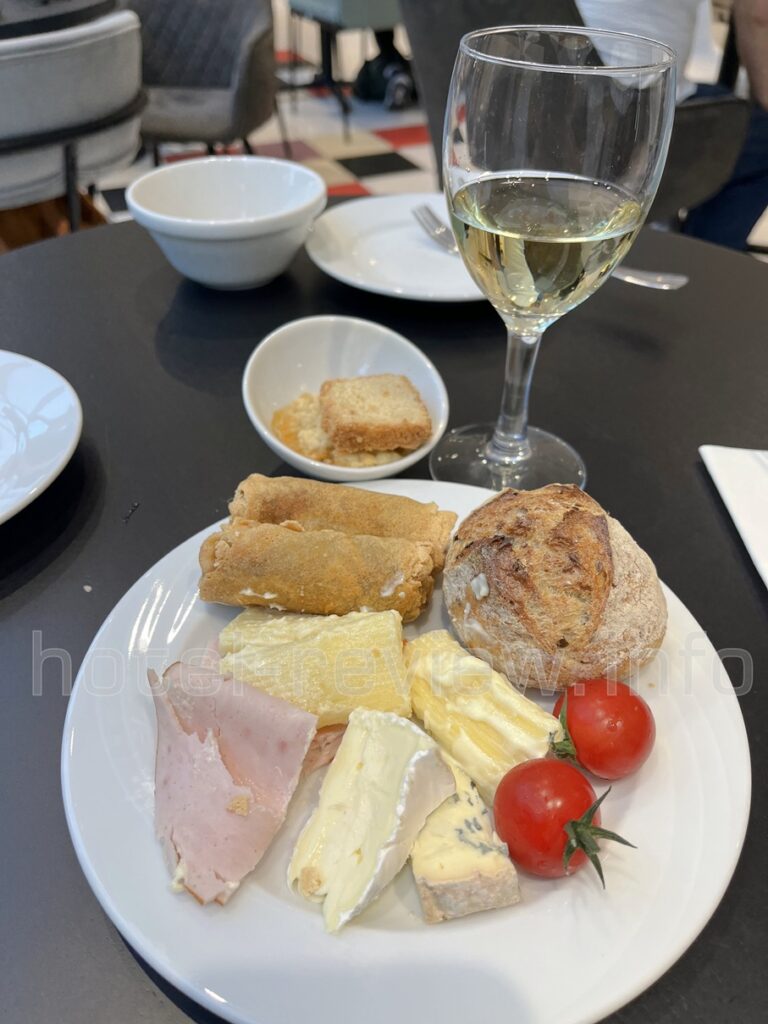 パリマリオットリブゴーシュのラウンジの夕食